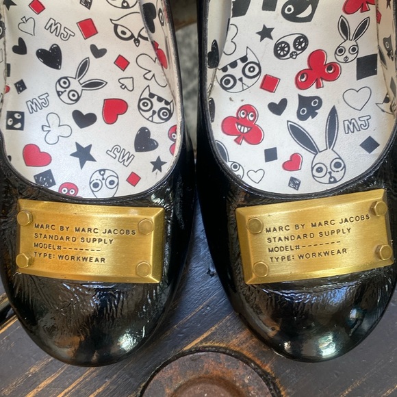 Marc Jacobs Heels with Signature Metal Front Tag - Picture 3 of 12